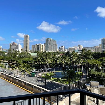 Stylish Aqua Palms Studio Honolulu Exterior photo